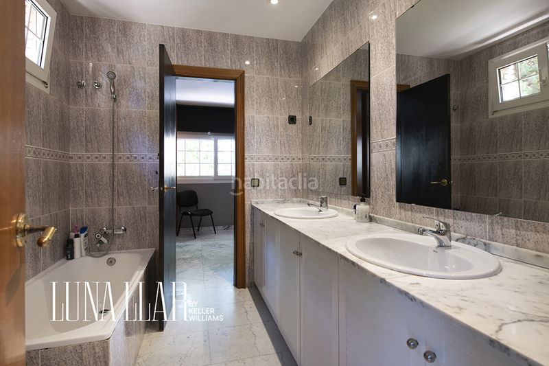 Foto b1b69233-114a-407d-8fc5-7aba4d973e0d. Casa amb calefacció aparcament piscina a Montmar Castelldefels