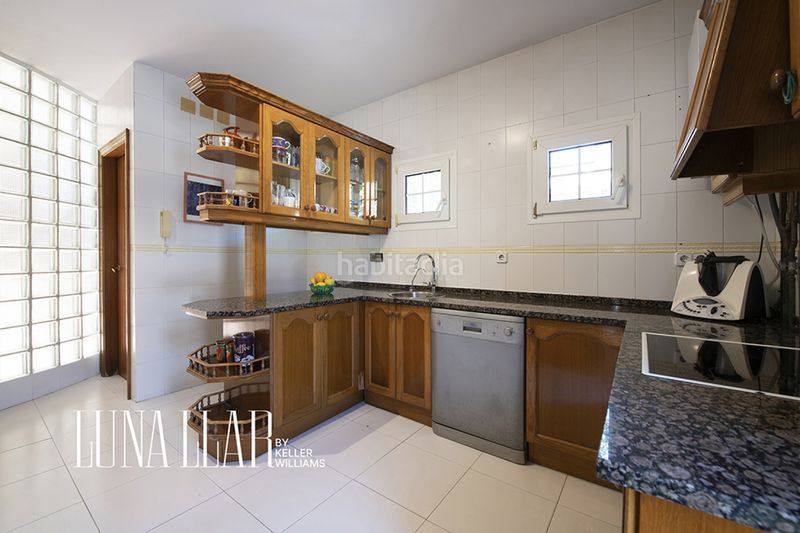 Foto c55d3703-eb46-4fca-b697-256189a691a0. Casa amb calefacció aparcament piscina a Montmar Castelldefels