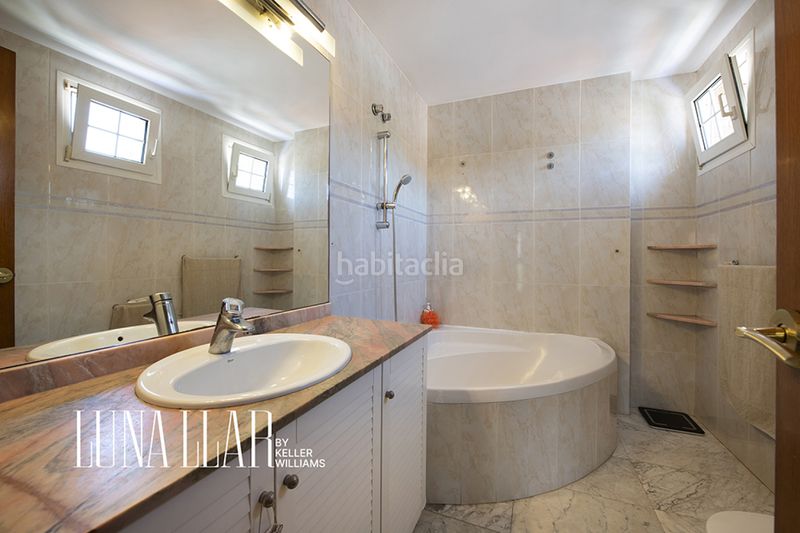 Foto eea6a87b-eca9-43ee-b8eb-67602831004b. Casa amb calefacció aparcament piscina a Montmar Castelldefels
