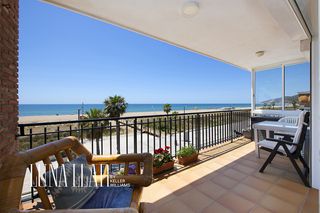 Pis  Castelldefels - passeig maritim 371. Exclusivo piso en primera linea con vistas al mar y ubicacion pr