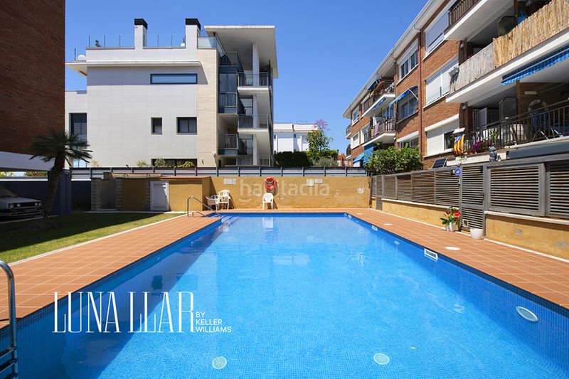 Foto 3e99dc81-ed4e-434a-ae05-23ae08244947. Pis amb piscina a Baixador Castelldefels