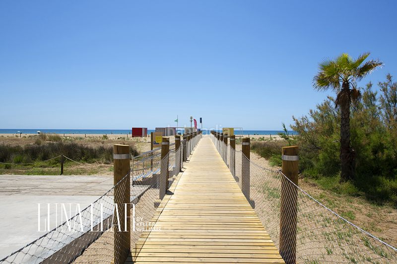 Foto f2160d47-4d8e-4e4f-88c5-bea17a0bfe5f. Pis amb piscina a Baixador Castelldefels