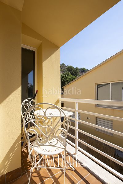 Foto 0c1fe5c3-9a3d-43c0-87bf-126924ff36f8. Casa adossada amb calefacció aparcament piscina a Sitges