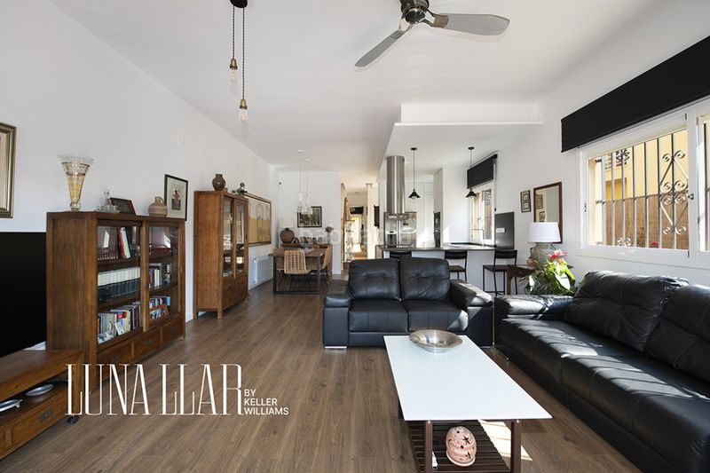Foto 29ce5ffe-111a-490a-a3ca-07f29d2f57e3. Casa adossada amb calefacció aparcament piscina a Sitges
