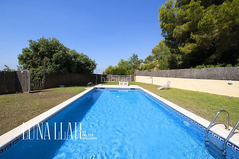 Foto 47f4ff59-e3c6-4ad8-a6dd-aa91d5488a7a. Casa adossada amb calefacció aparcament piscina a Sitges
