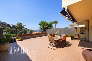 Casa adosada  Sitges - carrer po robert. Exclusiva casa adosada en montgavina  sitges con vistas al mar,