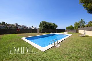 Casa a schiera  Sitges - carrer po robert. Exclusiva casa adosada en montgavina  sitges con vistas al mar,