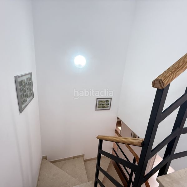Foto 4b8deaef-3305-455e-9f5a-fe46993023f5. Casa adossada amb calefacció aparcament piscina a Sitges