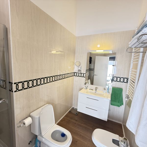 Foto ace8e694-5bc7-4d95-8794-784da651c533. Casa adossada amb calefacció aparcament piscina a Sitges
