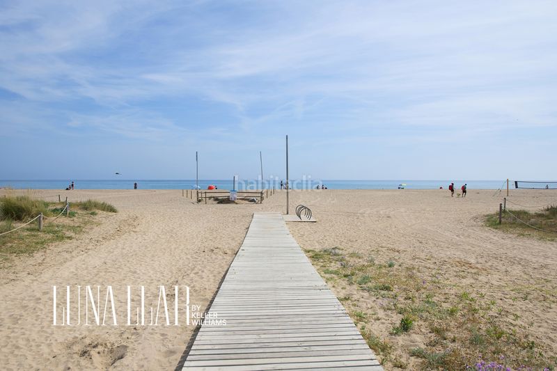 Foto 88a83011-c25a-427e-82b4-2902800bb928. Casa amb aparcament a La Pineda Castelldefels