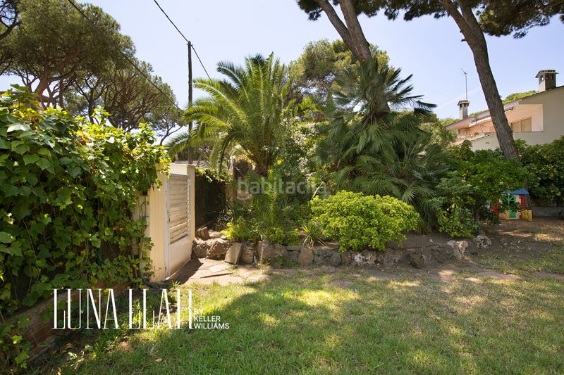 Foto b28b8289-59db-4b84-ae58-ec1a639f13e5. Casa amb aparcament a La Pineda Castelldefels