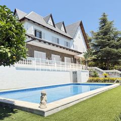 Maison à Bruguers. Casa independiente en brugués con vistas al mar, piscina, jardín