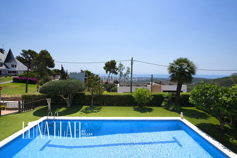 Foto 00adb322-8c48-4797-9489-dc75cfbb3b7a. Casa amb calefacció aparcament piscina a Bruguers Gavà