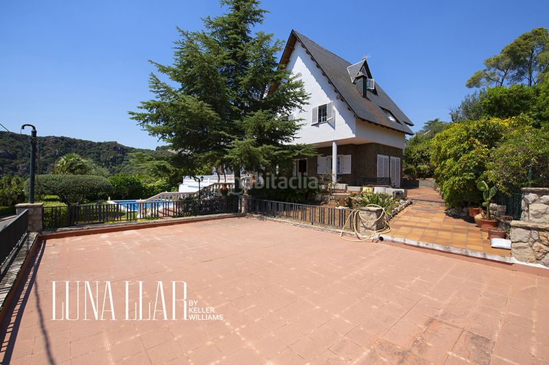 Foto 13b5c653-e6ba-4a30-9990-21853453b724. Casa amb calefacció aparcament piscina a Bruguers Gavà
