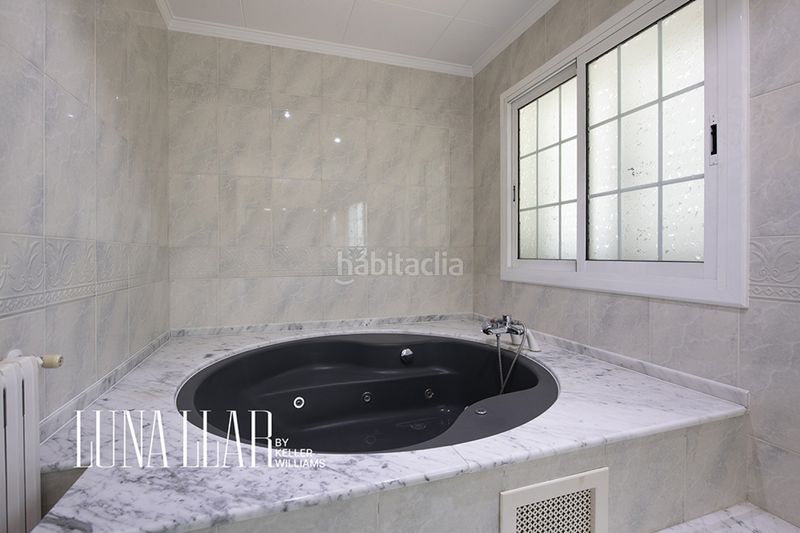 Foto 1de33db2-ea7f-41a1-a2ec-d184cf0e9691. Casa amb calefacció aparcament piscina a Bruguers Gavà