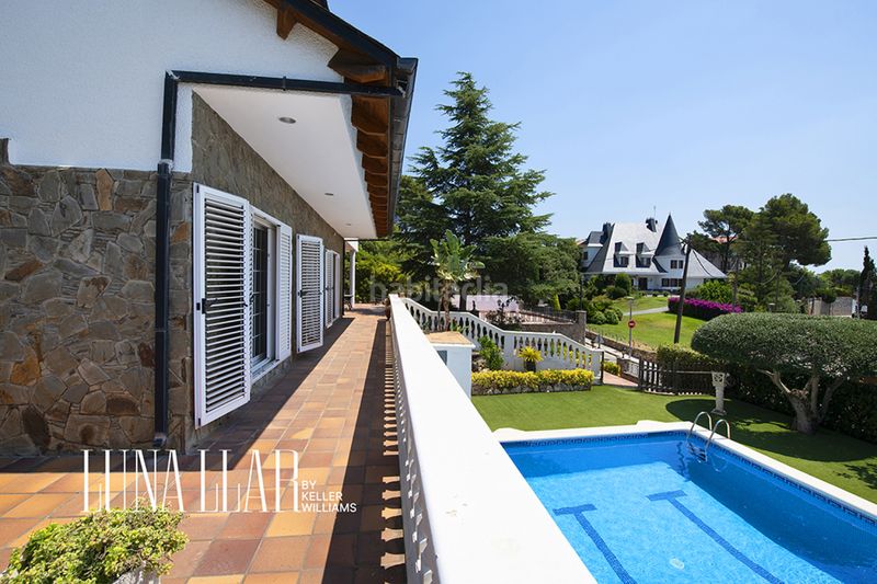 Foto 4e160e49-f7e4-4b8a-8c81-2562c6793004. Casa amb calefacció aparcament piscina a Bruguers Gavà