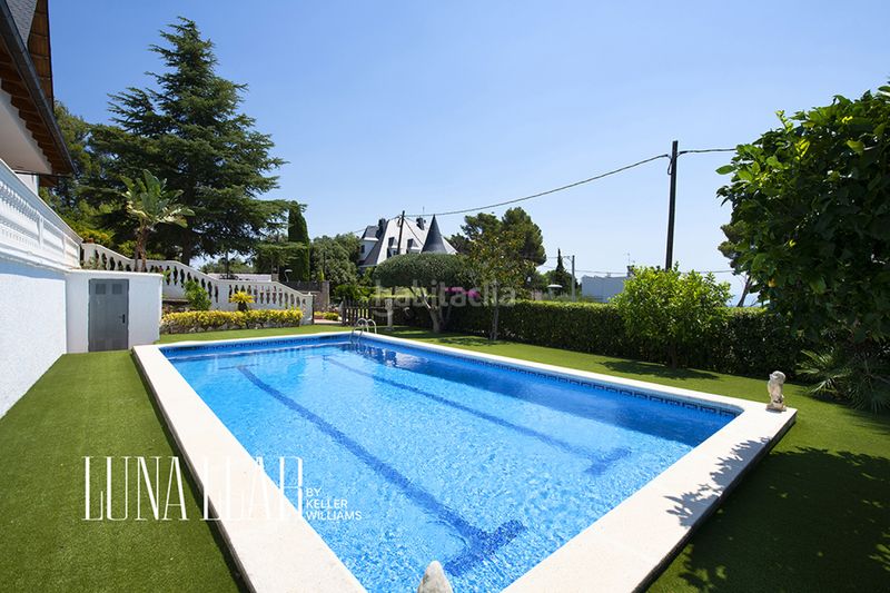 Foto bb4471e1-c719-4f3c-97ed-8ba3f69862e7. Casa amb calefacció aparcament piscina a Bruguers Gavà