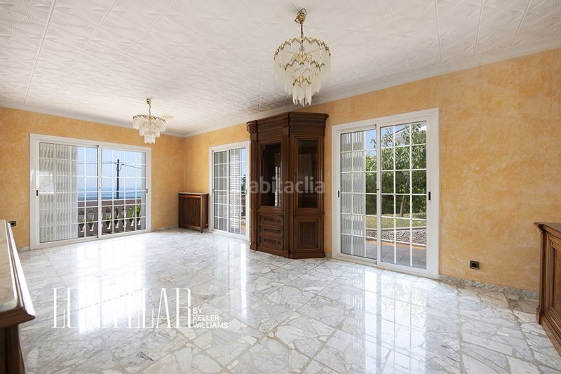 Foto f1dbe8e4-7358-4498-8e64-f518a88e2296. Casa amb calefacció aparcament piscina a Bruguers Gavà