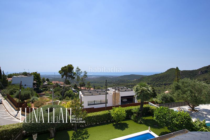 Foto f2521798-0f40-4c5e-b9a3-c0e763abe7f7. Casa amb calefacció aparcament piscina a Bruguers Gavà