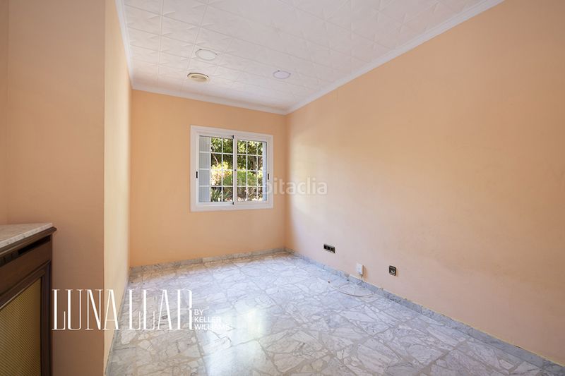 Foto f4b6e028-4d37-4033-8fa2-ef1317de6478. Casa amb calefacció aparcament piscina a Bruguers Gavà