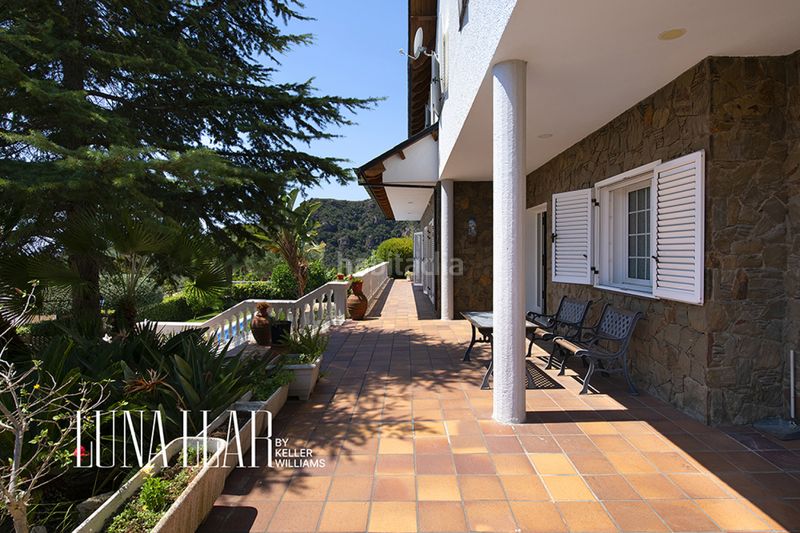 Foto f728f17f-c1ca-40b6-8ab9-6c40193a9f01. Casa amb calefacció aparcament piscina a Bruguers Gavà