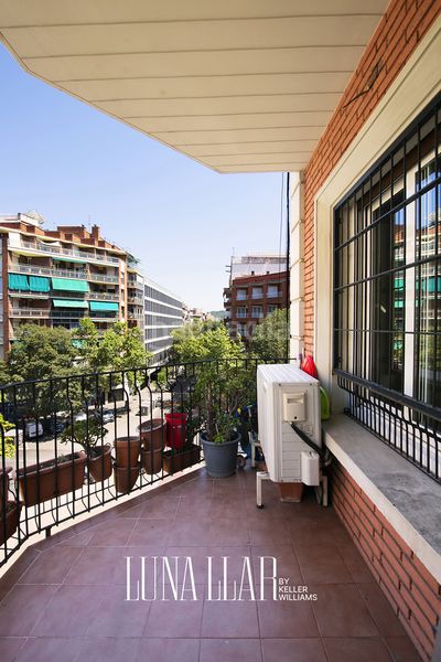 Foto 9fdb84f0-b50a-4a1d-a7ca-51e31cd8410c. Pis a Sant Antoni Barcelona