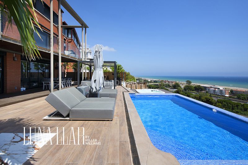 Foto 0ce8eb6c-b6a4-4386-ae41-bcf2b0a3b7a5. Rent house with parking in les botigues de Sitges Sitges
