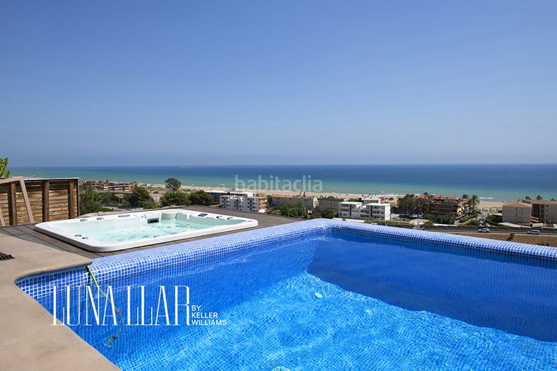 Foto 227adc61-dea6-4f4a-ba14-771d861b3fa8. Rent house with parking in les botigues de Sitges Sitges