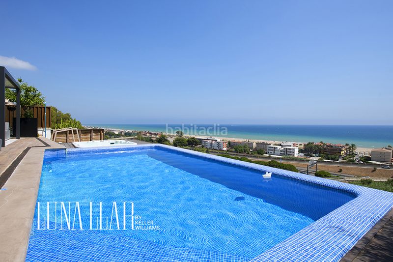 Foto 2761957e-1162-4692-9ca4-07796f24b65b. Rent house with parking in les botigues de Sitges Sitges