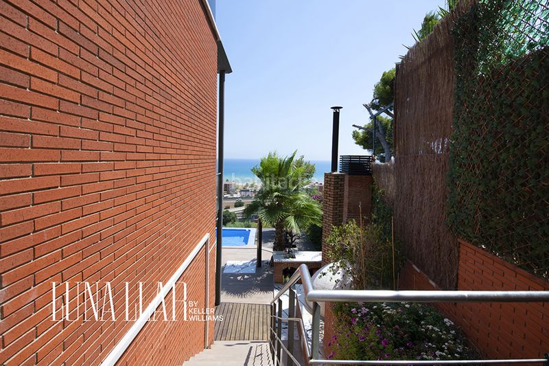 Foto 392432b9-c13a-4ebd-8cb4-9a08f457ae9b. Rent house with parking in les botigues de Sitges Sitges
