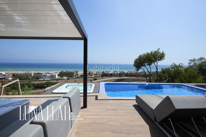 Foto 6d4e8c3a-541f-4198-929c-c5f896c04856. Rent house with parking in les botigues de Sitges Sitges