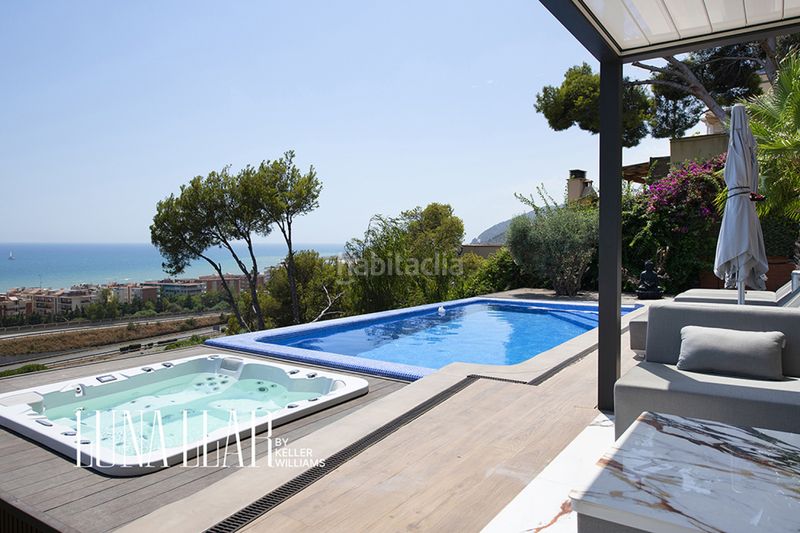 Foto 77dfffc2-5f10-43f0-9479-925d88bf1be7. Rent house with parking in les botigues de Sitges Sitges