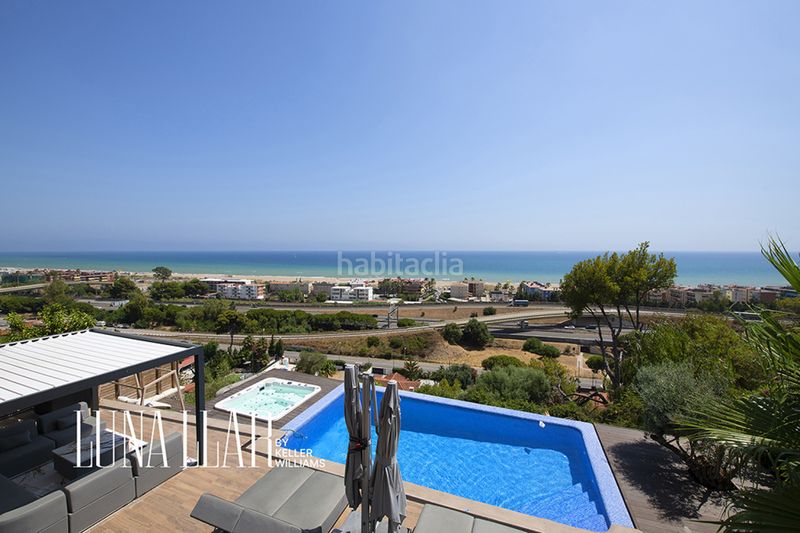 Foto acb8b7af-440e-4dd5-99d4-e785a5a19f1b. Rent house with parking in les botigues de Sitges Sitges