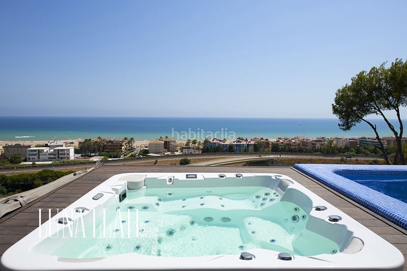 Foto cf3087ee-090a-4afc-9976-02cb61fc7474. Rent house with parking in les botigues de Sitges Sitges