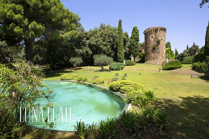 Foto ad02f65b-9fad-4ed6-b373-cf882ae43b4c. Casa amb aparcament piscina a Les Creus Pineda de Mar