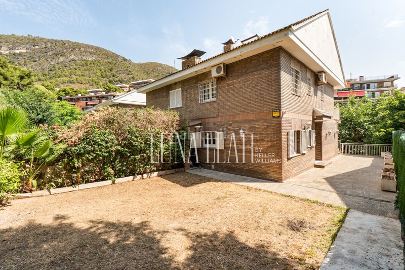 Foto e976f565-eadf-40e5-9557-4d900d22b019. Casa amb calefacció aparcament piscina a El Poal Castelldefels