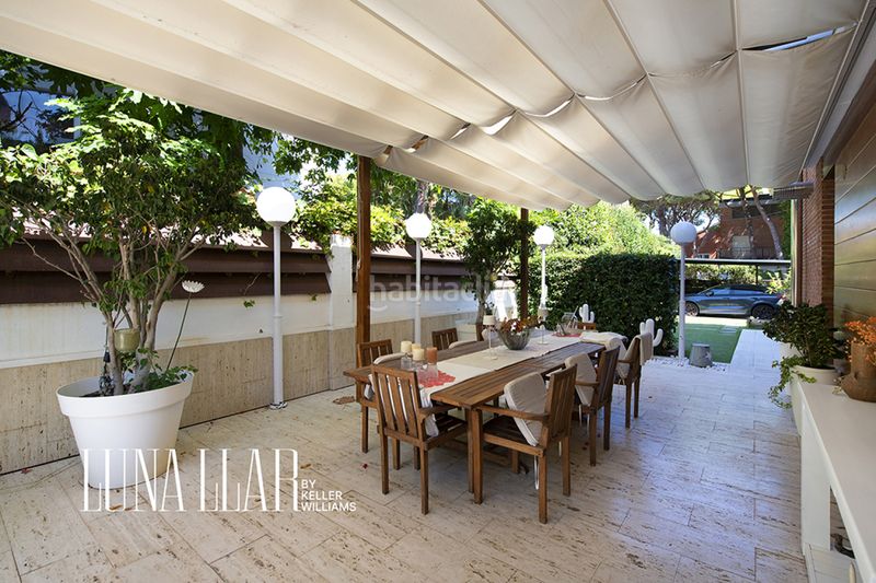 Foto 35a4ba5a-ce8b-4466-8886-1834130b2f23. Casa amb piscina a Montmar Castelldefels