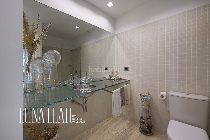 Foto 485c3c78-aeee-4485-99cd-94a9758cb553. Casa amb piscina a Montmar Castelldefels