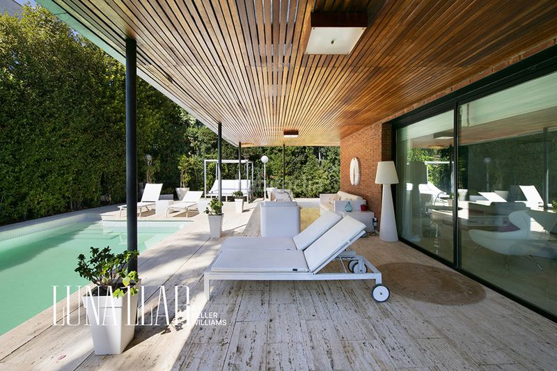 Foto 517e5d2a-de88-4e75-b737-8d179b5fcd6a. Casa amb piscina a Montmar Castelldefels