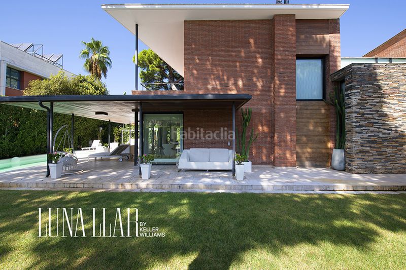 Foto 55e84eb3-9135-4342-ba1f-cf2afaca99b6. Casa amb piscina a Montmar Castelldefels