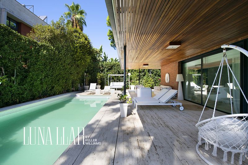 Foto 58fb750f-06cc-44c2-b8ce-a6793298adb3. Casa amb piscina a Montmar Castelldefels