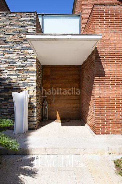 Foto 60a58825-d8e6-4821-bf81-a1f1f4a343c9. Casa amb piscina a Montmar Castelldefels