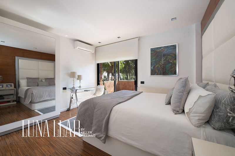 Foto 677d7ea0-ceb7-4513-b7a3-8b69bfe35a08. Casa amb piscina a Montmar Castelldefels