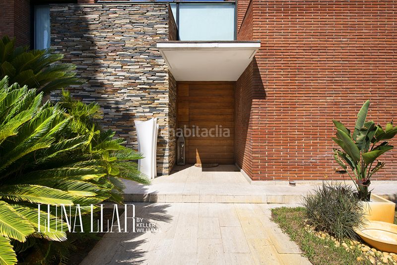 Foto 82b71344-4ee6-4151-9de0-06c391a01504. Casa amb piscina a Montmar Castelldefels