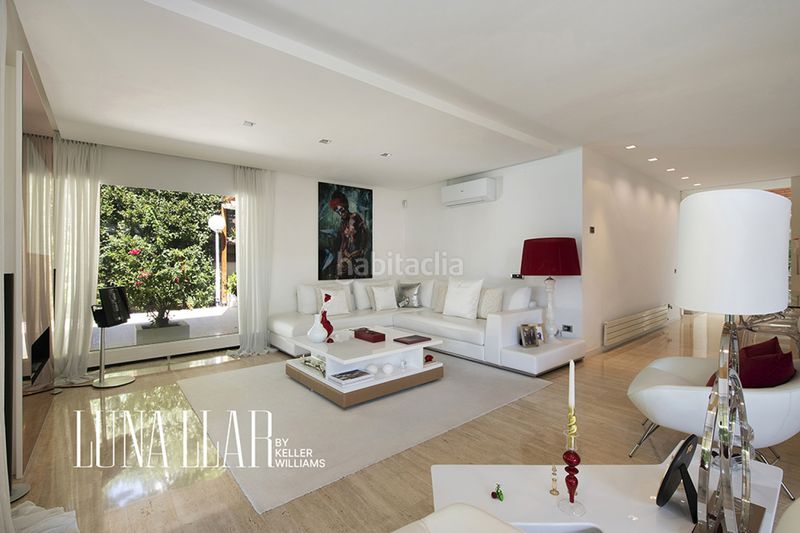 Foto 9051f50f-2c6e-4d58-9c8e-738fe523d36b. Casa amb piscina a Montmar Castelldefels