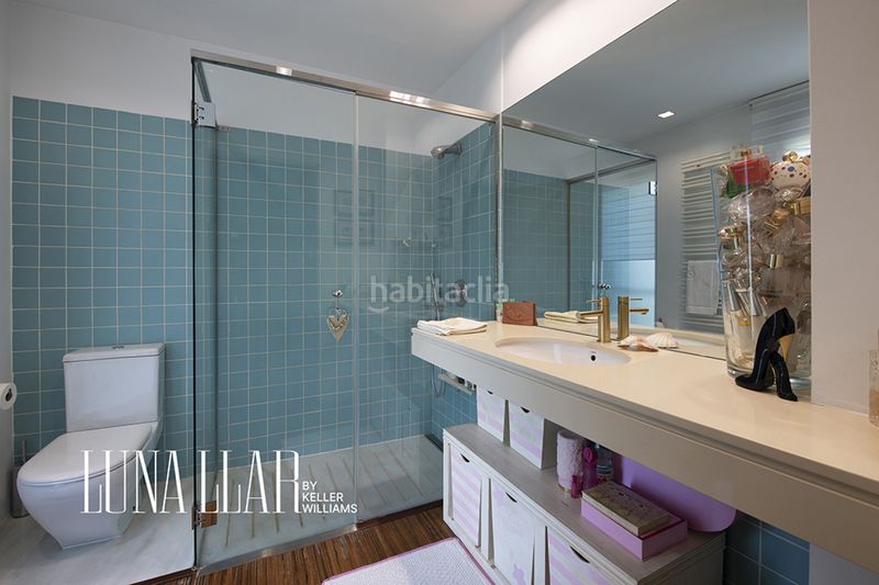 Foto b12512c8-b1b7-4e45-8a62-2a4e3c3142c4. Casa amb piscina a Montmar Castelldefels
