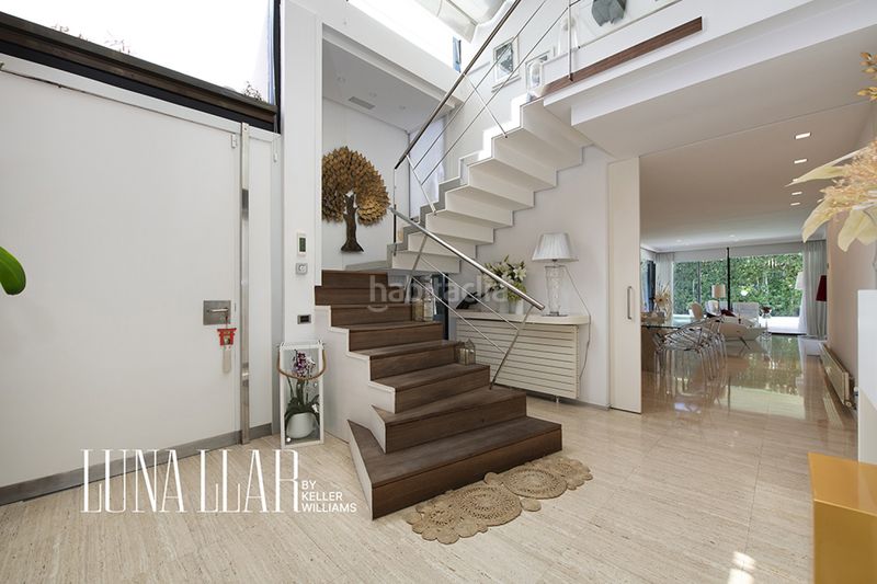 Foto bb3245a2-98a0-493e-8f80-8fddc3ce27bf. Casa amb piscina a Montmar Castelldefels