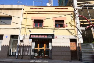 Haus  Carrer mare de deu de bruguers 4. Oportunidad de inversión en gavà  casa de pueblo para reformar o