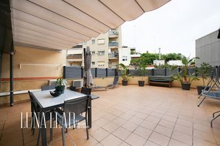Appartement à Puigdàlber. Exclusiva vivienda reformada con gran terraza en el centro de ca