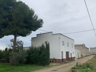 Casa en Bellcaire d´Urgell. Casa con 5 habitaciones con parking